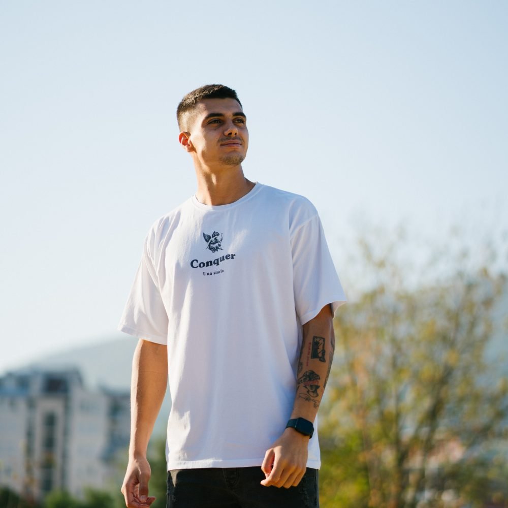 Una Storia Conquer T-Shirt