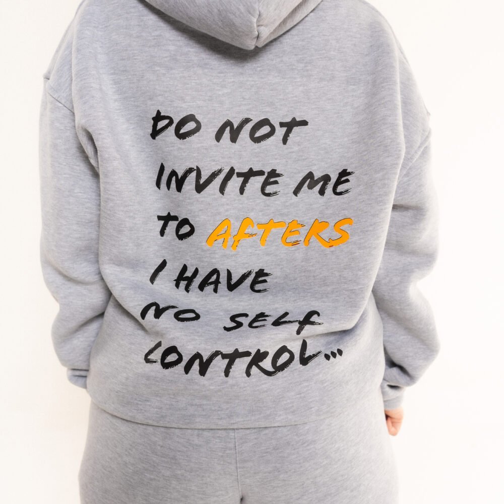 Тренерките со кои совеста повикува се најпотребното парче облека во кои ќе се чувствувате удобно и привлечно 80% cotton 20% polyester Боја : Сива